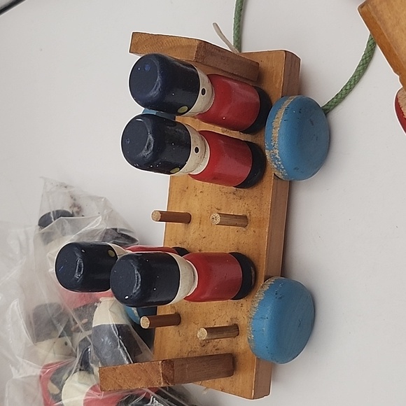 Vintage Pull along Wooden Toy Train & 30 Hand Painted Toy Soldiers - Picture 5 of 10